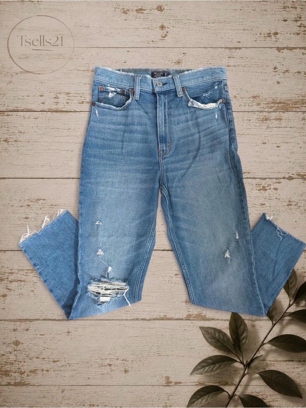 Abercrombie & Fitch Ultra High Rise Mom Jeans - Size 28/6